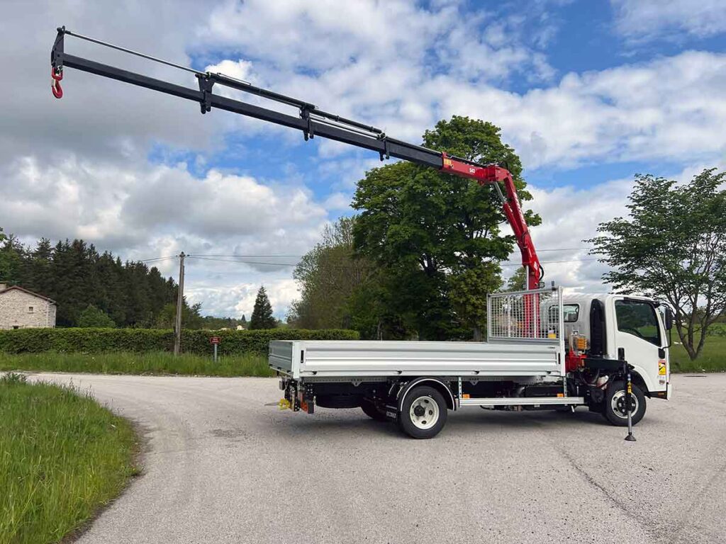 CHEZ CORNUT Grue de manutention FERRARI 543A4 sur ISUZU