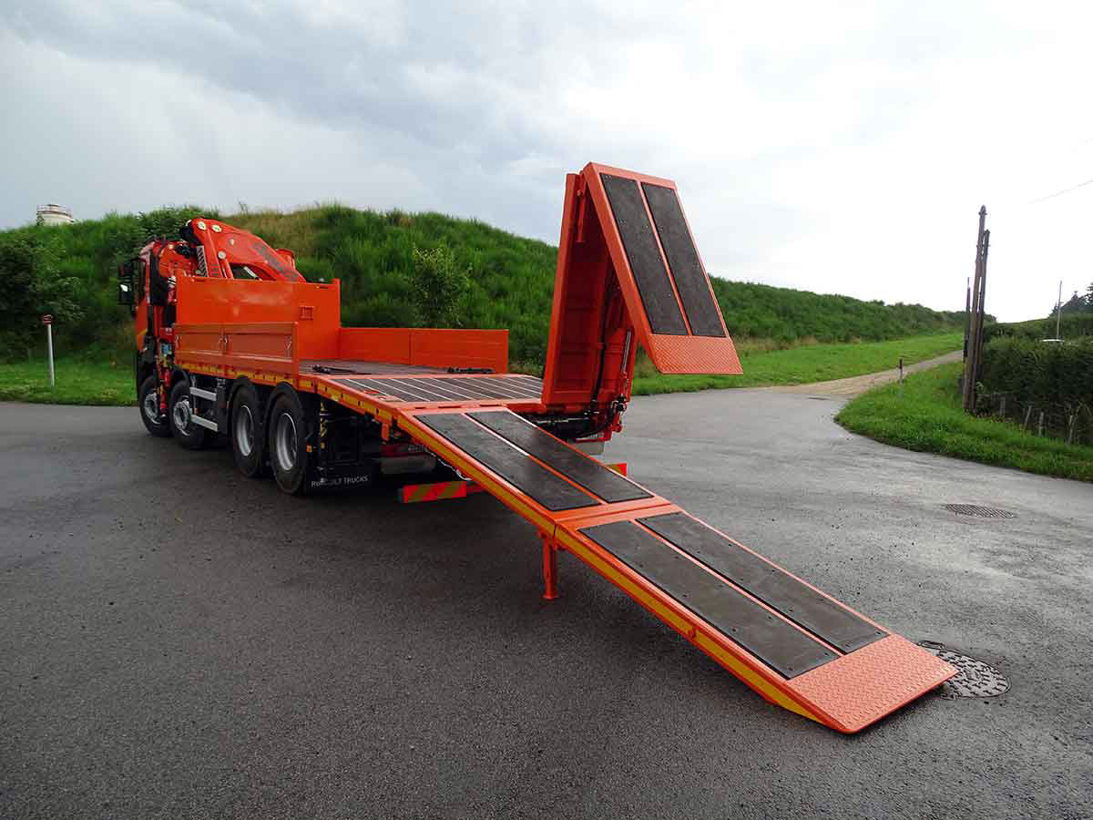 CHEZ-CORNUT-CARROSSERIE-INDUSTRIELLE-FABRICATION-PLATEAU-SUR-MESURE-PLATEAU-RAMPES