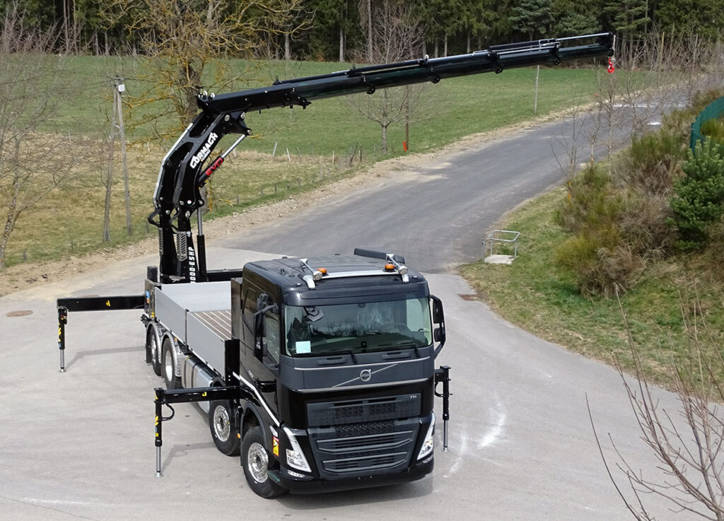 CHEZ-CORNUT-CARROSSERIE-INDUSTRIELLE-GRUE-MANUTENTION-CORMACH-39000E5-VOLVO