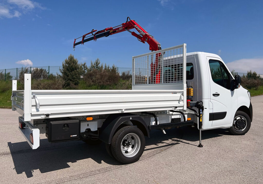 CHEZ-CORNUT-CARROSSERIE-INDUSTRIELLE-GRUE-AUXILIAIRE-FERRARI-531A3-RENAULT-master