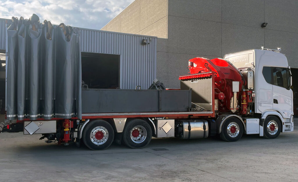CHEZ-CORNUT-CARROSSERIE-INDUSTRIELLE-GRUE-MANUTENTION-CORMACH-75000E611-SCANIAS