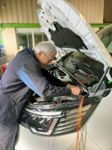 CHEZ-CORNUT-CARROSSERIE-INDUSTRIELLE-MISE-AUX-NORMES-ADR-circuits-electriques-renault-master