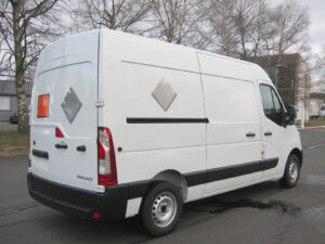 CHEZ-CORNUT-CARROSSERIE-INDUSTRIELLE-MISE-AUX-NORMES-ADR-fourgon-renault-master