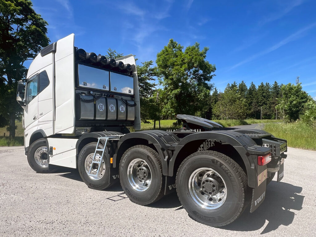 CHEZ-CORNUT-CARROSSERIE-INDUSTRIELLE-TRANSPORT-EXCEPTIONNEL-AMENAGEMENT-VEHIULE-VOLVO