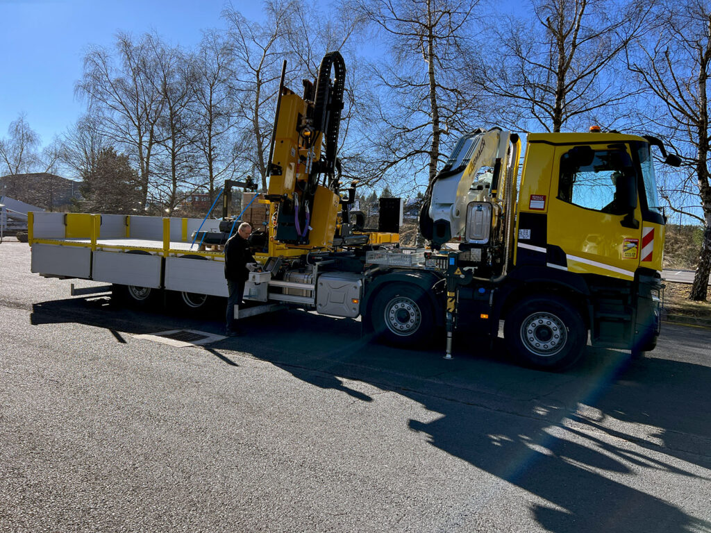 CHEZ-CORNUT-CARROSSERIE-INDUSTRIELLE-travaux-adaptation-vehicule-lent-avanvcement-hydrostatique